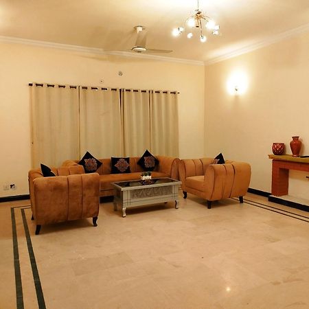 Отель Royal Residential Исламабад Экстерьер фото