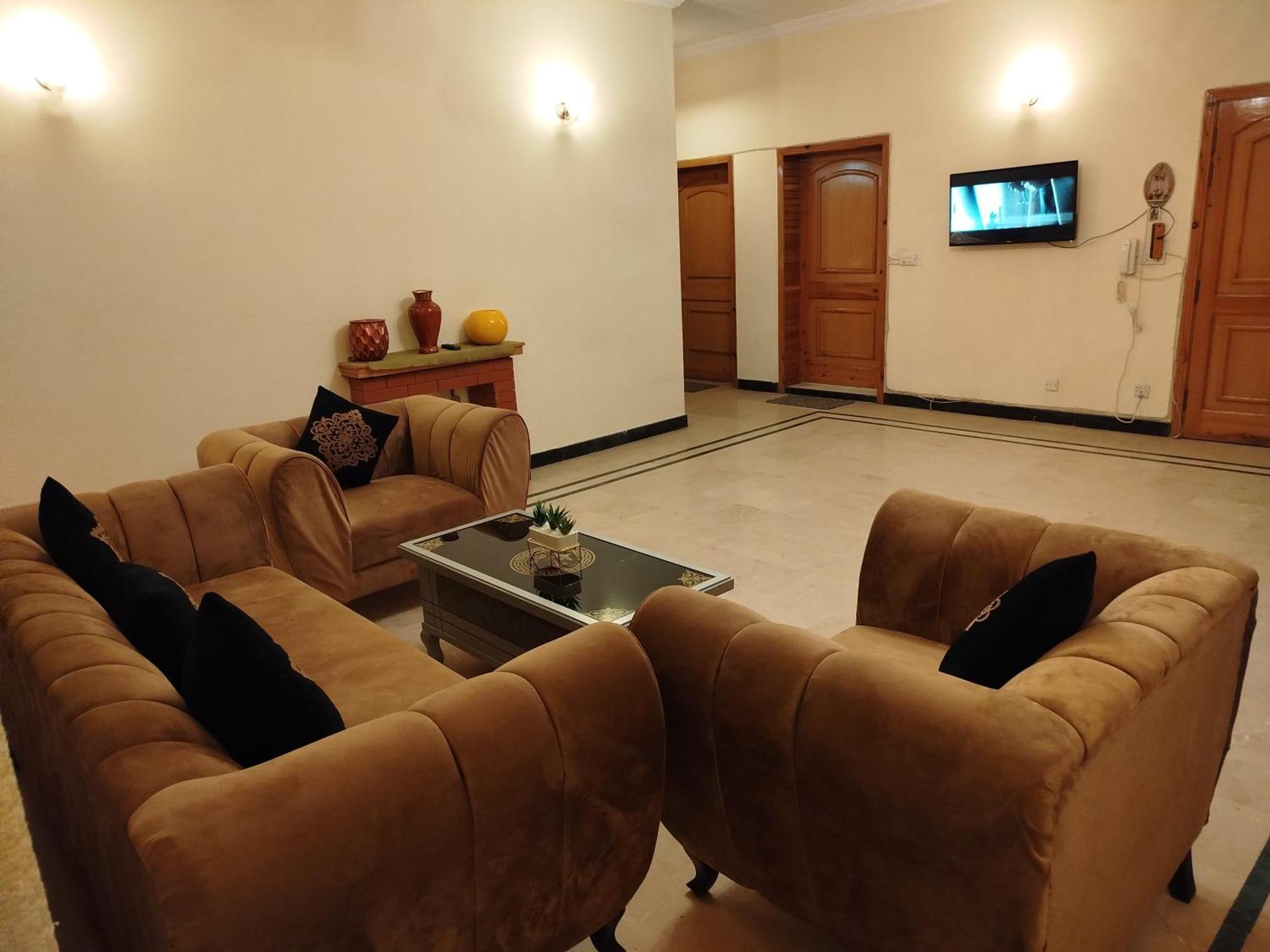 Отель Royal Residential Исламабад Экстерьер фото